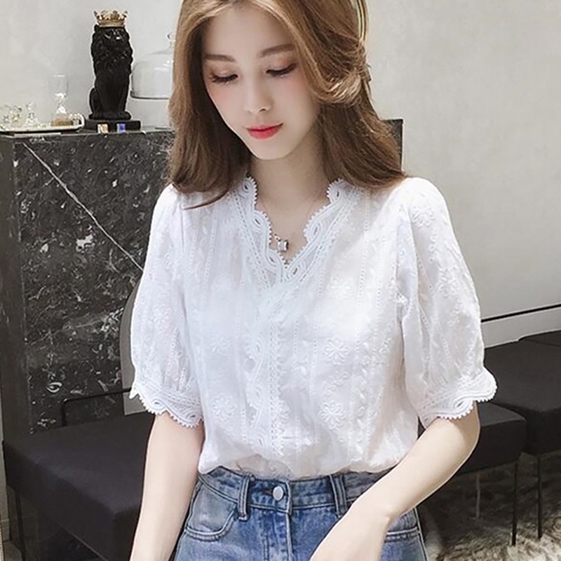ลูกไม้ลูกไม้เสื้อผู้หญิงสีทึบเรียบง่ายกลวงพัฟแขนเสื้อแขนสั้น