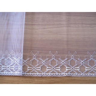 ลูกไม้สีขาว ลูกไม้ปัก กว้าง 9 นิ้ว เมตรละ 25 บาท