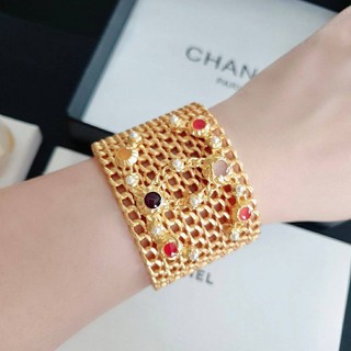 Chanel Cuff คอลใหม่ล่าสุด จัดให้ตามคำขอจ้า พร้อมส่งเลยจ้า chanel cuff ตัวกำไลอะไหล่ stainless สีทองเกรดคุณภาพ