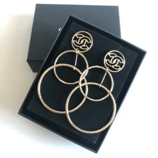 NEW CHANEL EARRING สีทองแบบเจาะ