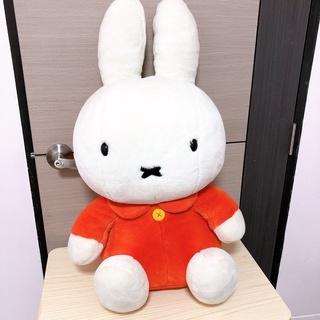 ⭐️Miffy ตุ๊กตากระต่ายมิฟฟี่ชุดสีส้ม ตัวใหญ่ สูง 70 cm กว้าง ~ 50 cm งานขนเก่า มอมฝุ่นหน่อยลิขสิทธิ์แท้ 🇯🇵 ป้ายSekiguchi