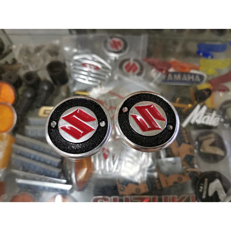 โลโก้ ข้างถังน้ำมัน Suzuki A100 m1 K125 m1 m3 B100 T20 AC90 A50 B105 T200 1คู่ ใหม่ ไม่แท้