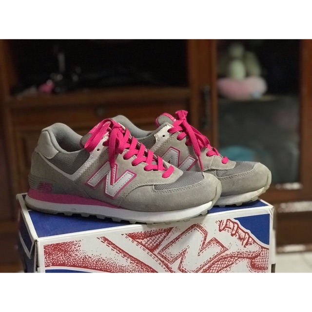 รองเท้าผ้าใบ new balance