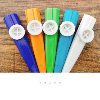 คาซู่ kazoo เครื่องดนตรีเเบบเป่า คละสี