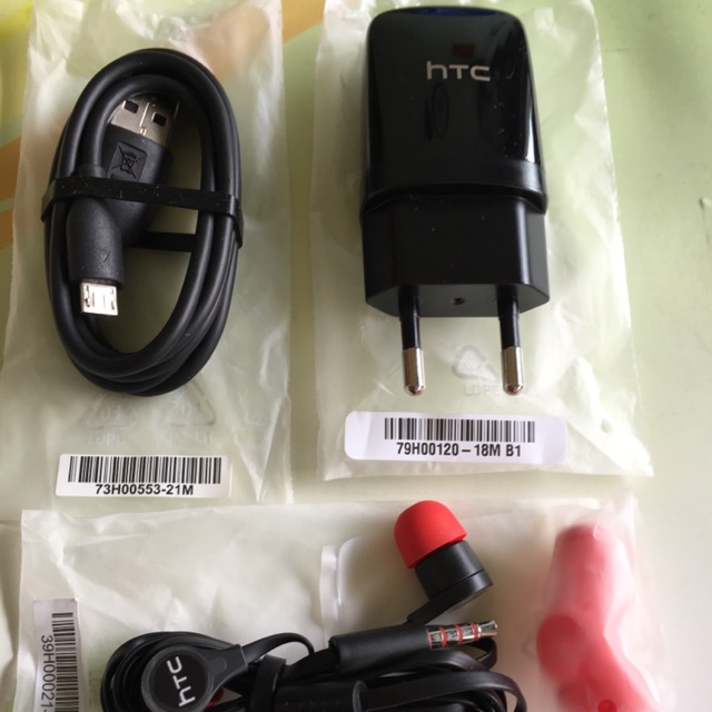 สายชาร์จและหูฟัง Htc Combo