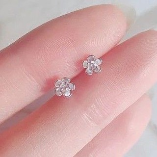 ต่างหูดอกไม้จิ๋ว เงินแท้ • Silver Tiny Flower Earrings