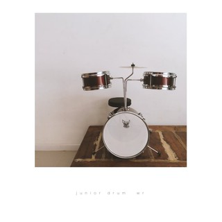 กลองชุดเด็กเล็ก JUNIOR DRUM SET แบรนด์Overspeed กลองชุด3ชิ้น สีแดงเลืดหมู แถมฟรี ไม้กลอง 1 คู่ เก้าอี้กลอง 1 ตัว