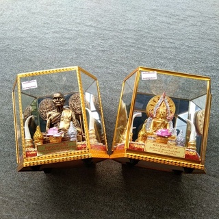 ตู้กระจกพระมงคลของคู่บารมีบ้านเรือนเป็นของขัวญล้ำค่า