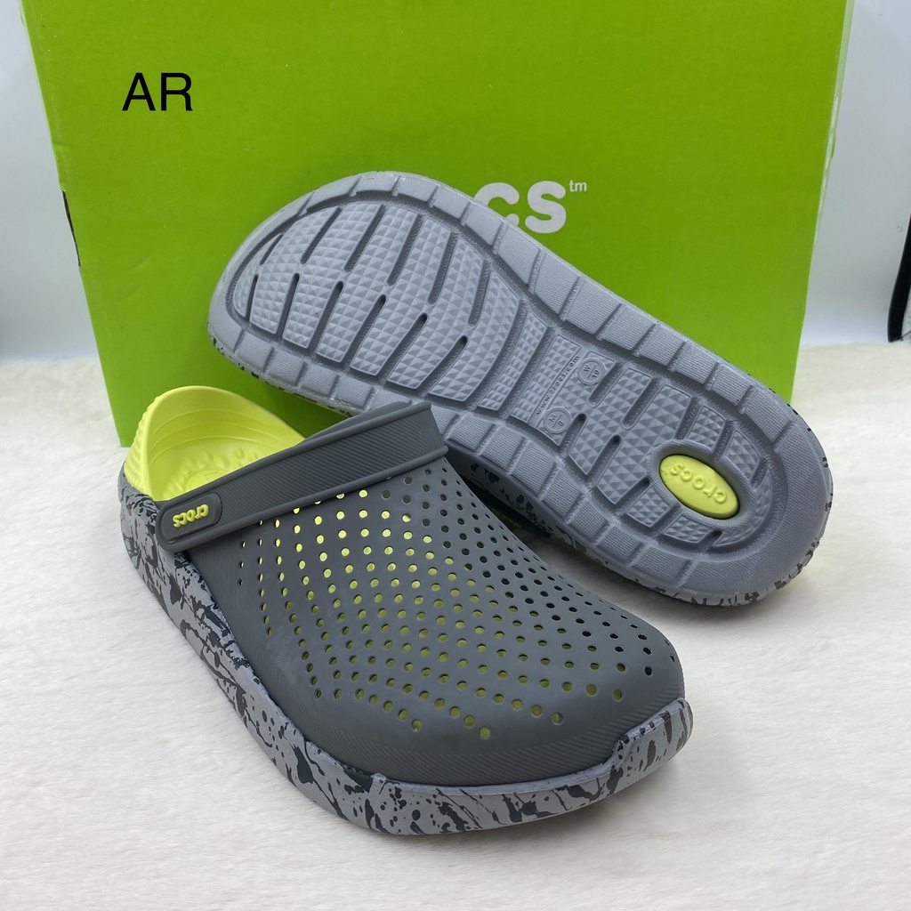 รองเท้าcrocsของผู้ชาย ลายมาใหม่ งานสวย ราคาไม่แพง เบานุ่มใส่สบาย งานสวยทุกสี