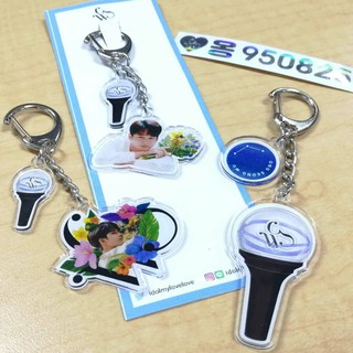 ONG SEONGWOO :  Keychain + PIN Lightstick &amp; Fanart