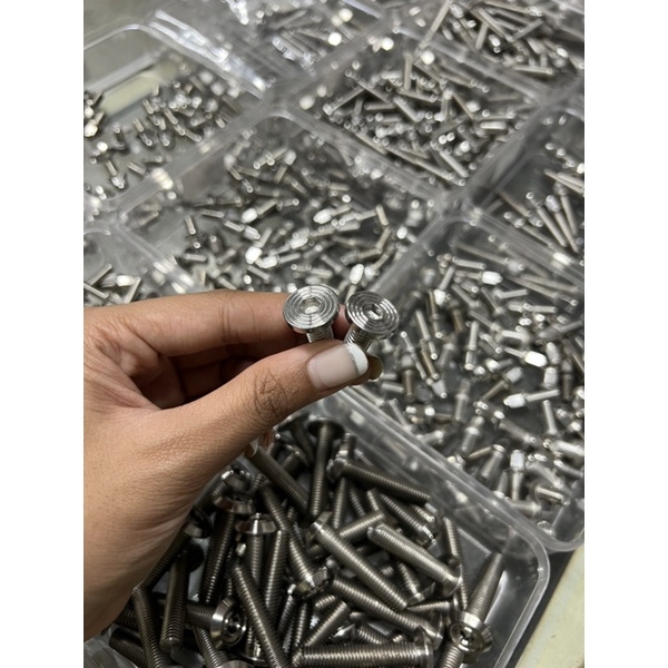 น็อตจานดิส M8(เบอร์12) ยาว20 ลายบูชจี้ลาย ราคาต่อ1ตัว THE00185