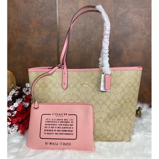กระเป๋าสะพายข้าง กลับด้านได้ coach outlet
