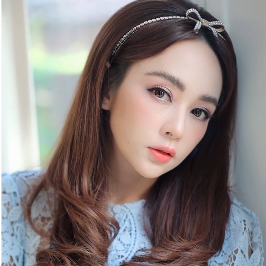 ที่คาดผมประดับเพชรงานโบว์หรูหรามาก (ไซส์ใหญ่สุดไม่เล็กนะคะ) งานเพชรเกรดพรีเมี่ยมดาราเซเลปใส่เยอะมากพร้อมส่งจากไทย