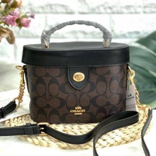 COACH KAY CROSSBODY IN SIGNATURE BAG
กระเป๋าสะพายหรือหิ้ว