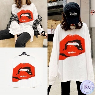 🎏Korea NEW เสื้อยืดคอกลมแขนยาวทรงโอเวอร์ไซส์ สกรีนลายปากด้านหน้า แขนจั๊ม