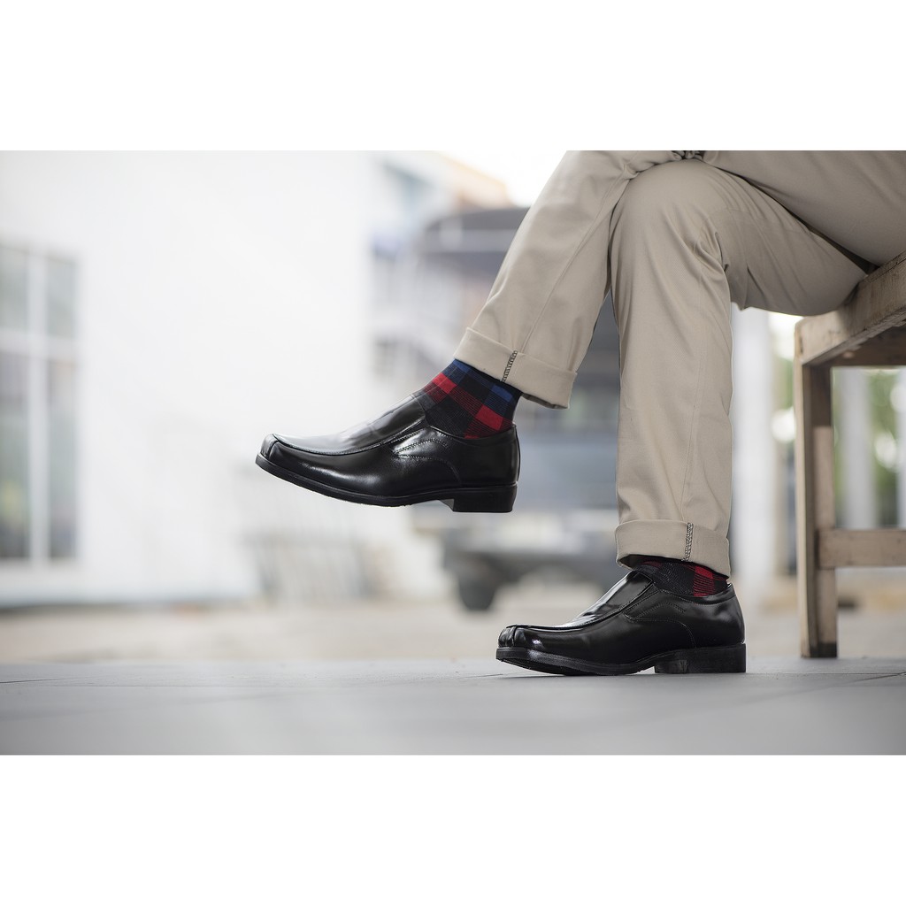 รองเท้าคัชชู หนังแท้ หัวตัดมน แบบทางการ หุ้มส้น สีดำ พื้นยางแท้กันลื่น ระดับดีเยี่ยม StepPro Black Loafer Code 954