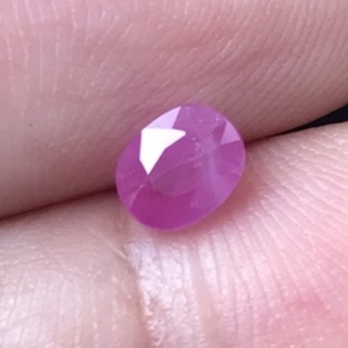 0.58ct 5.2x4.2mm พลอยทับทิมสีชมพูเข้มเผาเก่า  Oval Natural Pinkish Red Ruby Myanmar Heated