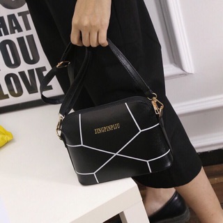 กระเป๋าสะพายทรงมน พร้อมส่ง!!!