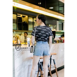 เสื้อยืดพิมพ์ลาย เว้าช่วงหน้าอก พร้อมส่ง