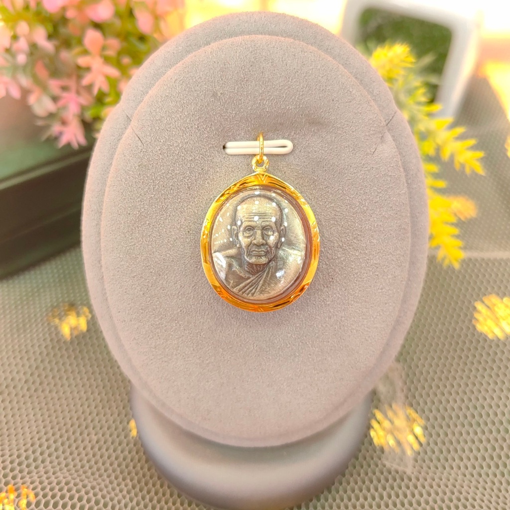 จี้หลวงปู่ทวด(กลาง)ทองแท้ 90% โฮโลแกลม รุ่นมงคลบารมี วัดช้างให้-วัดประสาทบุญญาวาส ปี ๒๕๔๕ เลี่ยมอัดกันน้ำ 511-0295-4