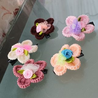 กิ๊บติดผมดอกไม้ถักโคเชงาน Hand made สวย น่ารัก สไตล์เกาหลี ตกแต่งหน้าเพิ่มดอกไม้เล็กๆให้ดูโดดเด่นมาก น่ารัก ไม่เหมือนใคร