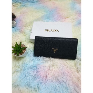 กระเป๋าสตางค์ Prada สีดำ