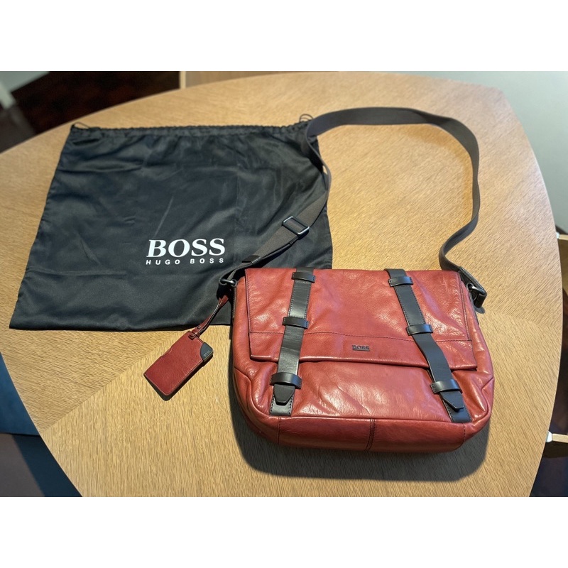Hugo Boss สีแดง (สภาพใหม่)