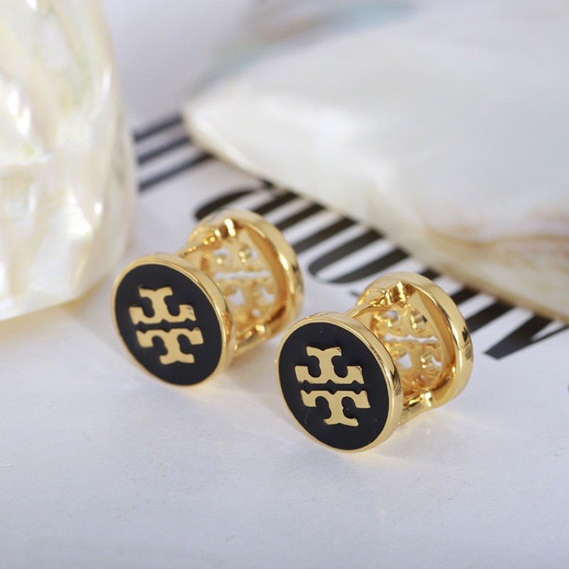 พร้อมส่ง ต่างหู Tory Burch TB enamel classic inlaid logo ใส่ได้ทั้งสองด้านคุ้มค่ามาก ซื้อคู่เดียวเหมือนได้สองคู่