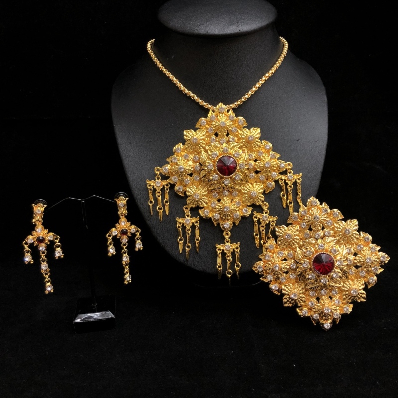 Vintage Jewelry เครื่องประดับผู้หญิงชุดไทย สีทองพลอยแดงสวยๆ สร้อย ต่างหู หัวเข็มขัด