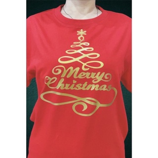 เสื้อยืดผ้าฝ้าย เสื้อยืดคริสต์มาสGold ❄️ Merry Christmas Tree Red T-shirt