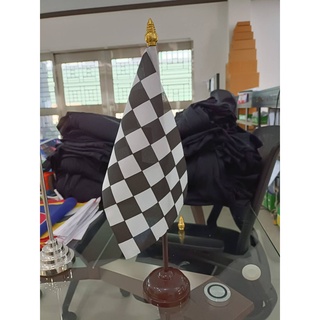 RACING FLAG ธงตั้งโต๊ะ ธงรถแข่ง ธงตารางหมากรุก เสาสูง 35cm ฐานพลาสติกสีน้ำตาล