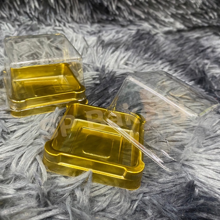 DD-S50 G ถาดขนมไหว้พระจันทร์ 50 กรัม  ฐานทอง พร้อมฝาใส ขนาด 4*4(4.4 *1.5*3 ) ซม. บรรจุ 50 ชุด กล่อง กล่องขนม
