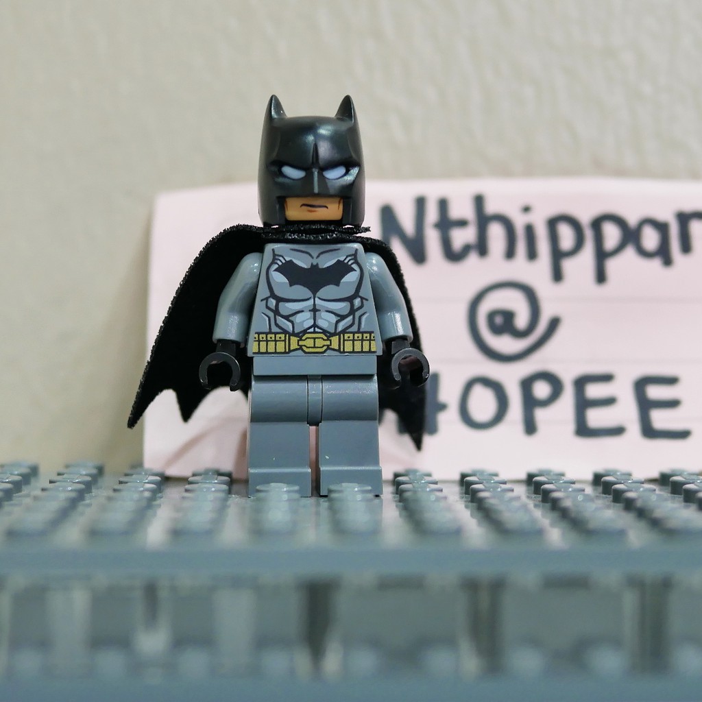 +++ ขาย Lego Batman Grey Suit ผ้าคลุมนิ่ม ธีม Lego Batman จากค่าย DC ของแท้ พร้อมส่ง DC Comics +++ M