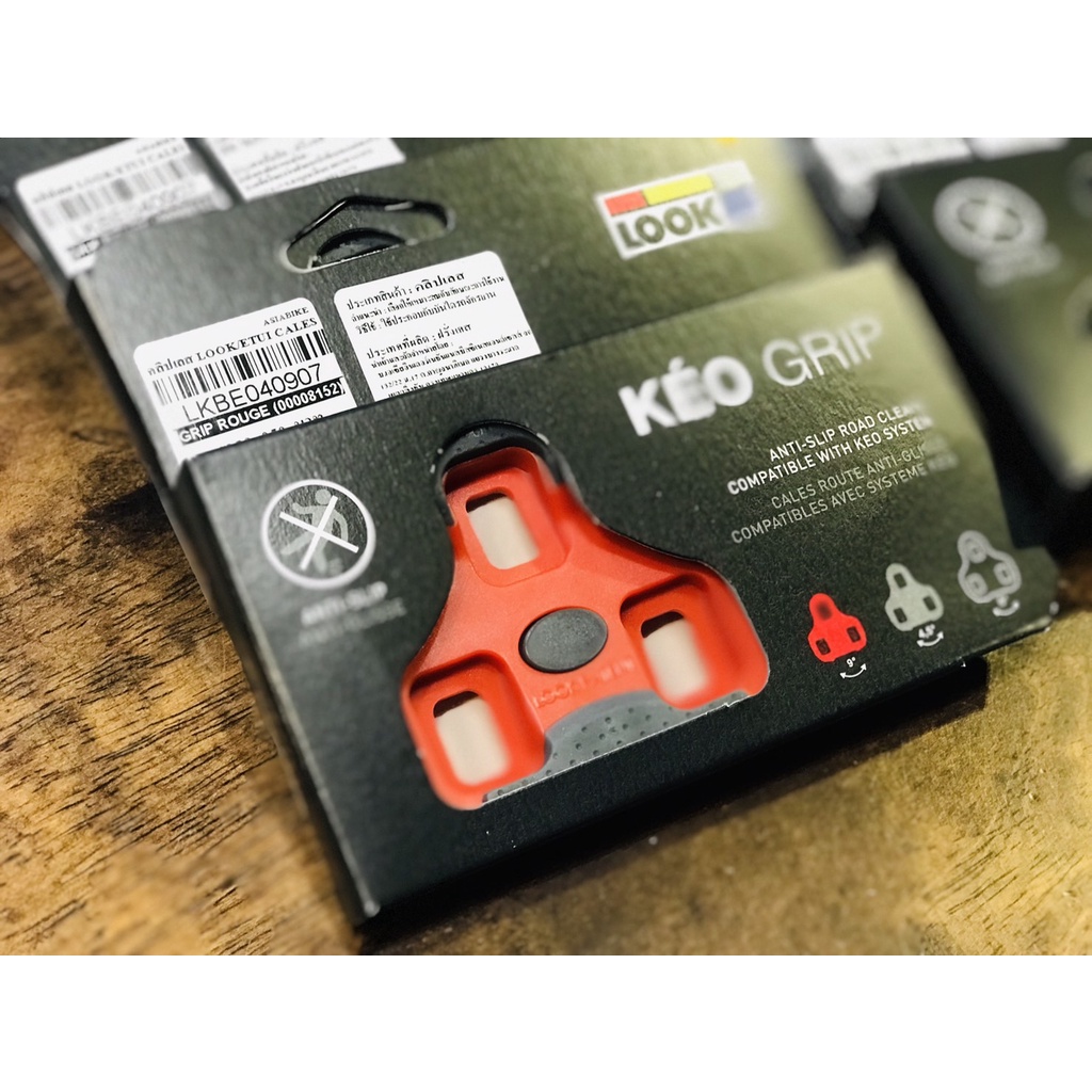 kéo grip cleats