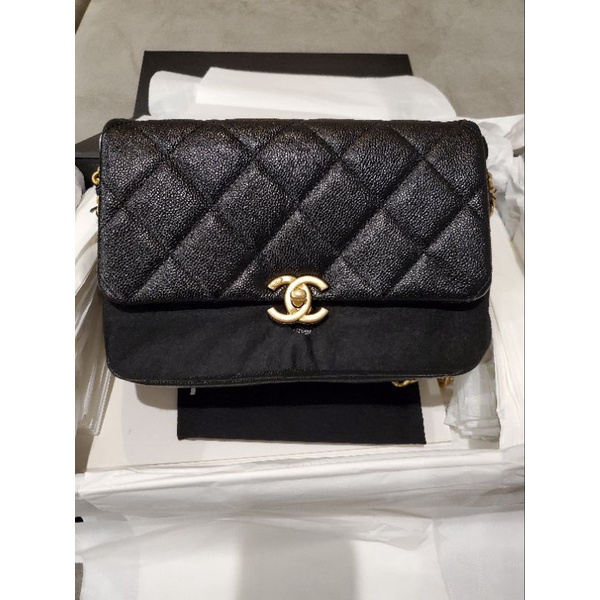 Chanel Flap Bag with Microship กระเป๋าสะพายสีดำ อะไหล่สีทอง แบรนด์ชาแนล​