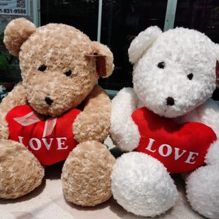 ตุ๊กตา หมี สีเบจ และ สีขาว ตัวใหญ่ ถือหัวใจ สูง30นิ้ว