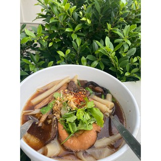 ก๋วยจั๊บเส้นใหญ่น้ำข้นรสชาติอร่อย ราคาถูก!!