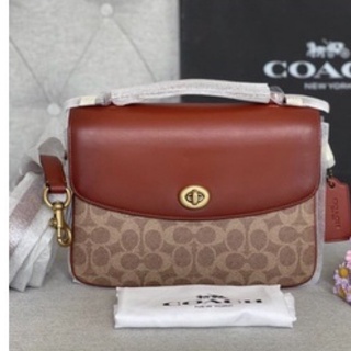 COACH 68349 Cassie Crossbody  With Signature Canvas รุ่นนี้สวยมากๆ