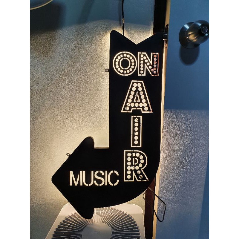 ป้ายไฟ  led  คำว่า On Air