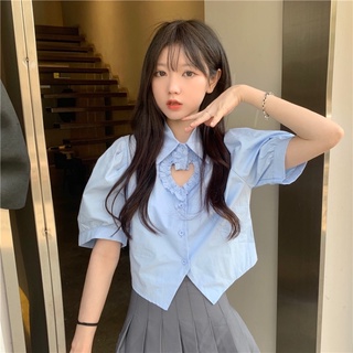 🎀 𝐈𝐍𝐒𝐓𝐎𝐂𝐊 พร้อมส่ง 🎀  เสื้อครอปคอปกแต่งระบายหัวใจ
