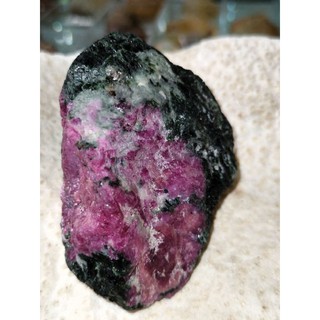 รู้บี้ซอยไซต์(Ruby  Zoisite) "หินแห่งการเชื่อต่อสมองและหัวใจ"น้ำหนัก98.1g