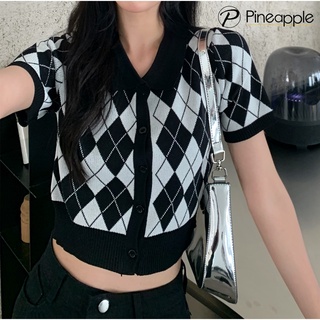 เสื้อไหมพรมแขนสั้น เสื้อครอปถัก เสื้อยืดโปโล Black and white diamond plaid crop top 1089