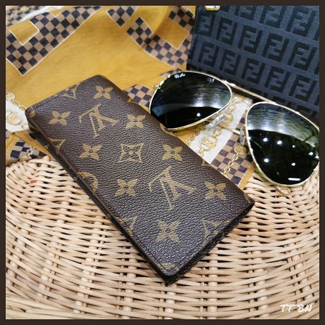 LOUIS VUITTON กระเป๋าใส่แว่นตา