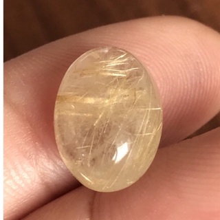 7.68 CT. พลอยไหมทอง หลังเบี้ย NATURAL COLORLESS WITH RUTILE QUARTZ AFRICA OVAL CABOCHON