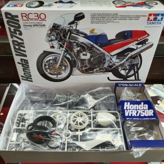 TAMIYA 14057 Honda VFR750R [1/12]