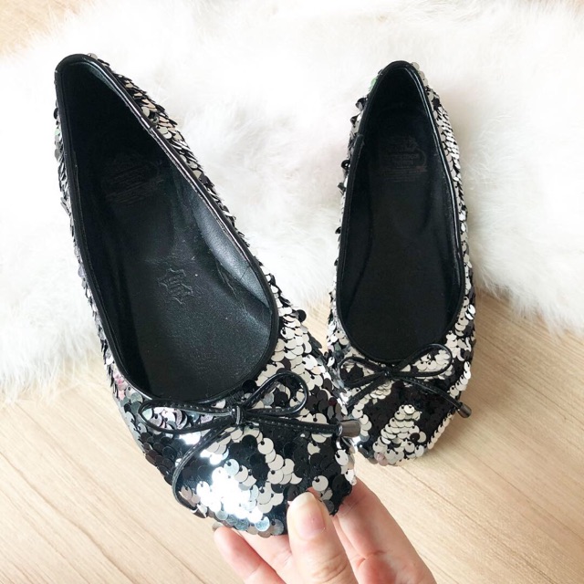 รองเท้ามือสอง oxbridge town s.35 หนังแท้พื้นด้านในบุนุ่ม ใส่สบายกระชับเท้า แผ่นกริตเตอร์แน่นเงาวิ้ง