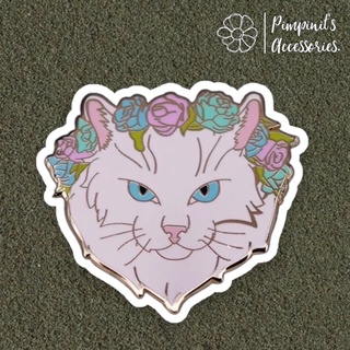 🇹🇭 พร้อมส่ง : 🐱 เข็มกลัดลายแมวสีขาวและมงกุฏดอกไม้ | White Cat &amp; Flower Crown Enamel Brooch Pin.