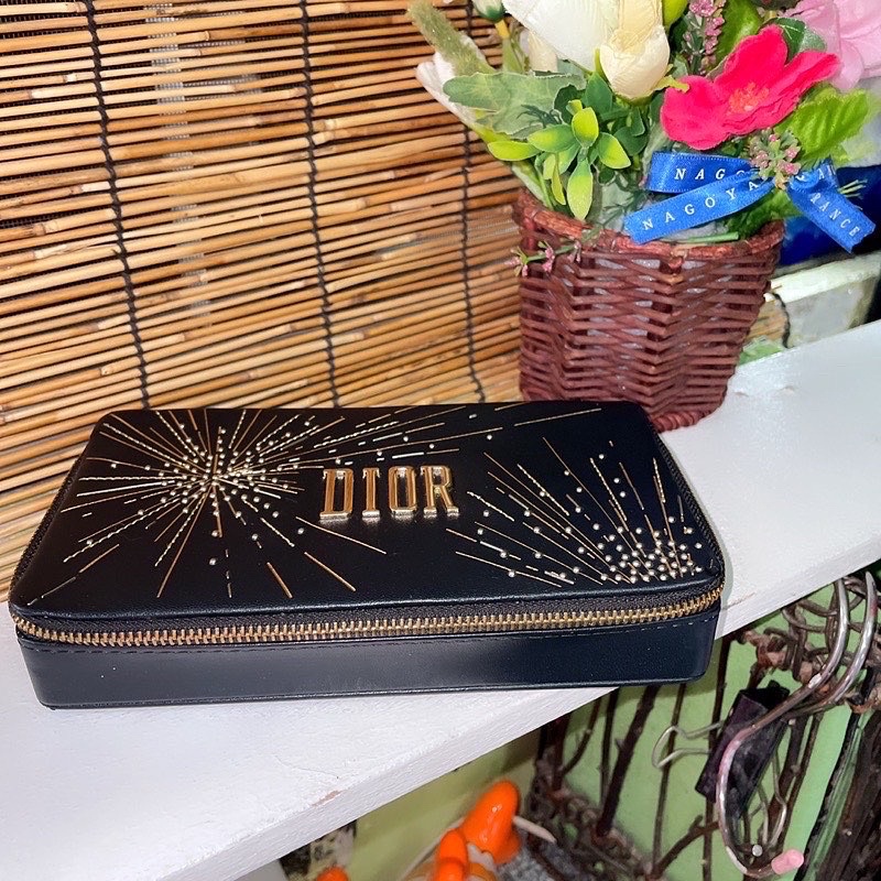 Dior กระเป๋าใส่เครื่องสำอางค์ หนังแท้ จากเคาน์เตอร์ ไม่เคยใช้เลย