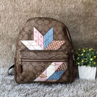 MEDIUM CHARLIE BACKPACK IN SIGNATURE CANVAS WITH STAR PATCHWORK (COACH F67369) KHAKI MULTI/LIGHT GOLD