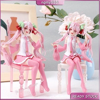 ตุ๊กตาฟิกเกอร์ Hatsune Miku Sit on A Stool น่ารัก สําหรับตกแต่ง